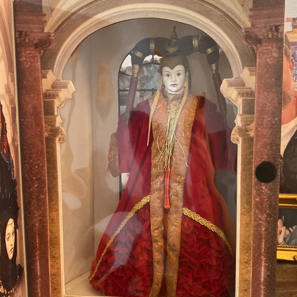 Star Wars Episode 1 ❤️ Queen Amidala/ Red Senate Gown/1999 Portrait Edition - Picture 12 of 16